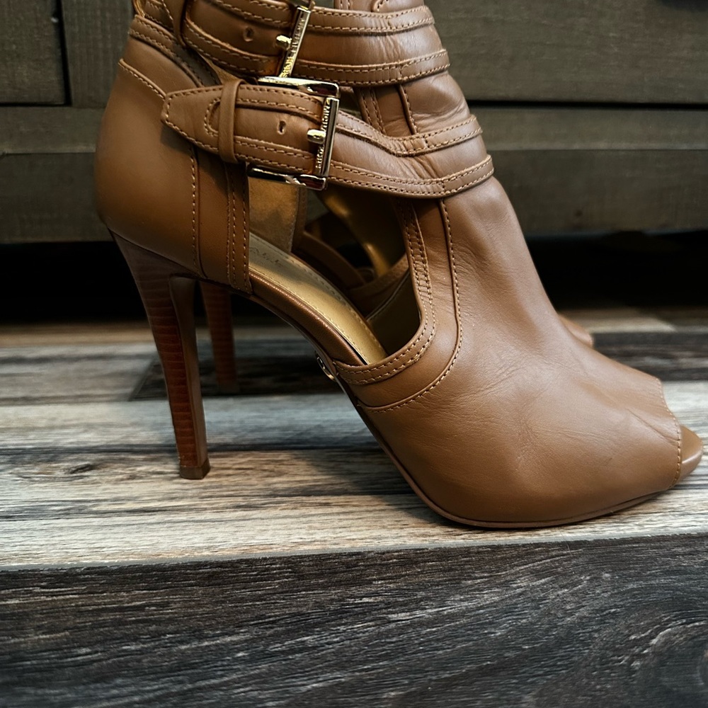 Micheal Kors Leather High Heels